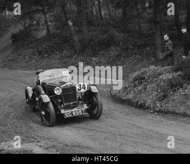 Standard aperti di Avon 2 posti di AH Oxenford competere nel CCM prova di mezza giornata, 1930. Artista: Bill Brunell. Foto Stock