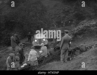 Ford V8 testa caduta coupe di GM Denton competere nel MCC prova sportiva, 1935. Artista: Bill Brunell. Foto Stock