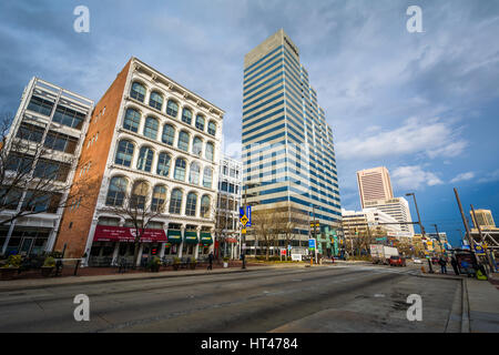 Edifici moderni lungo Pratt Street, nel centro cittadino di Baltimora, Maryland. Foto Stock