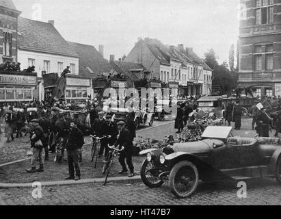 ''Il ruolo svolto dal motore i trasporti nel ritiro da Anversa", 1914. Artista: sconosciuto. Foto Stock