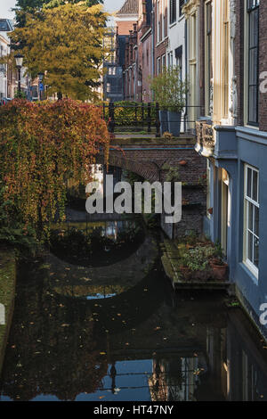 Il Kromme Nieuwegracht nel centro storico della città di Utrecht. Foto Stock