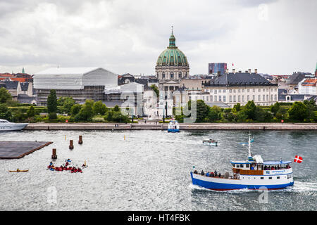 Il punto di vista della Frederiks la chiesa dall'Opera danese di Copenhagen, Danimarca. Foto Stock