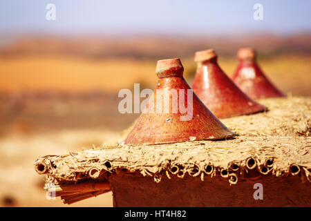 Produzione di Marocchino tradizionale tajine pentole usate per la cottura Foto Stock