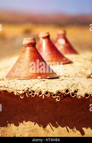 Produzione di Marocchino tradizionale tajine pentole usate per la cottura Foto Stock