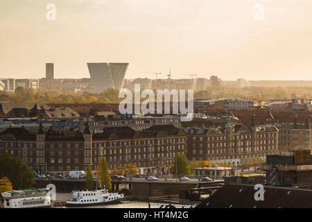 Vista su Copenaghen in serata con la Bella Center e Hotel in background. Foto Stock