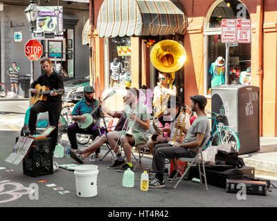 Street band di musica Jazz a New Orleans USA Foto Stock