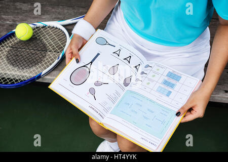 Studio di Tennis Asian casual donna giovane concetto Foto Stock