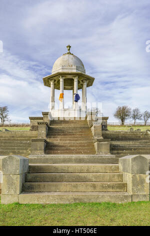 Chatri primo Monumento della Guerra Mondiale nelle Downs Sud vicino a Brighton, Sussex Est, Inghilterra, in memoria dei soldati caduti dal continente indiano. Foto Stock