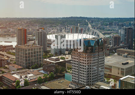 Vancouver Downtown cityscape vista aerea sulla giornata di sole. Edifici moderni a Vancouver in Canada Foto Stock