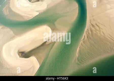 VISTA AEREA. Sandbar alla foce del fiume Nambucca. Nambucca Heads, nuovo Galles del Sud, Australia. Foto Stock