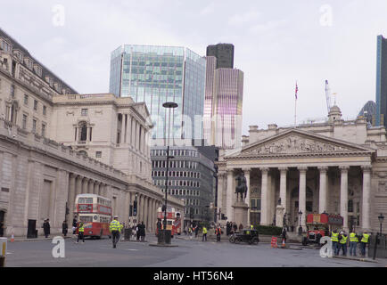 Riprese di Mary Poppins presso la banca a Londra Inghilterra Foto Stock