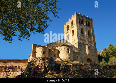 Il primo o in stile romanico lombardo Abbazia di Saint Martin du Canigou nei Pirenei, Orientales reparto, Francia. Foto Stock