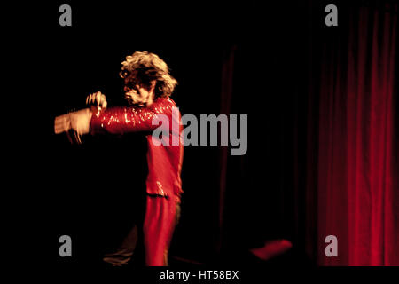 Mick Jagger sul palco di eseguire Foto Stock