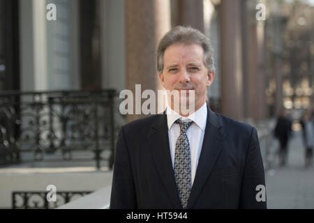 Christopher Steele, ex MI6 agente che set-up Orbis Business Intelligence e compilato un dossier su Donald Trump, a Londra dove ha parlato con i media per la prima volta. Foto Stock