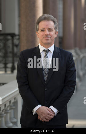Christopher Steele, ex MI6 agente che set-up Orbis Business Intelligence e compilato un dossier su Donald Trump, a Londra dove ha parlato con i media per la prima volta. Foto Stock