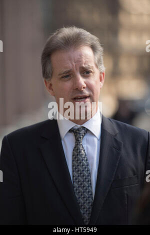 Christopher Steele, ex MI6 agente che set-up Orbis Business Intelligence e compilato un dossier su Donald Trump, a Londra dove ha parlato con i media per la prima volta. Foto Stock