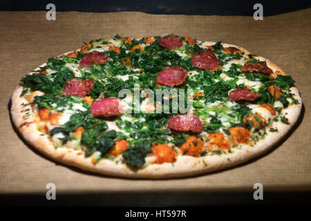 Pizza in forno Foto Stock