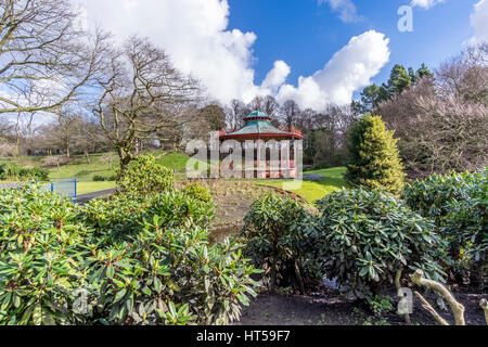 Un oldfashoned bandstand in un parco Foto Stock