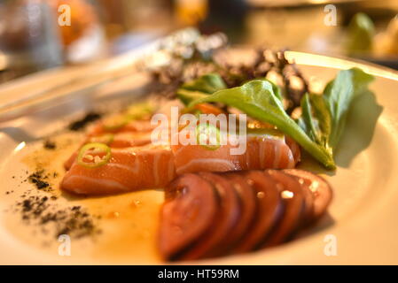 Sushi fresco (pesce e riso) dallo Chef Davin Waite, co-proprietario della chiave & Seabasstropub roditore, Oceanside, California Foto Stock