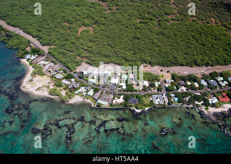 Vista aerea della piccola cittadina di Puako sulla costa occidentale della grande isola, Hawaii, Stati Uniti d'America. Foto Stock