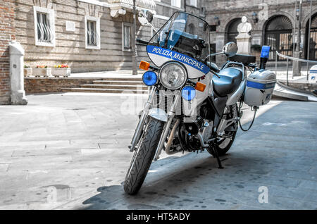 Roma, Italia, 14 lug 2013 - police bike fornite all'italiana Polizia Municipale ufficiali Foto Stock