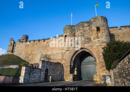 Una vista del centro storico Lincoln Castle a Lincoln, Regno Unito. Il castello fu costruito da Guglielmo il Conquistatore nel XI secolo. Foto Stock
