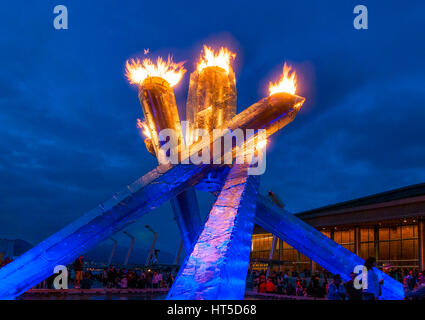 Fiamma olimpica sarà nuovamente accesa sul Canada giorno e altre occasioni speciali, Jack Poole Plaza, Vancouver Convention Center, Vancouver, British Columbia, Ca Foto Stock