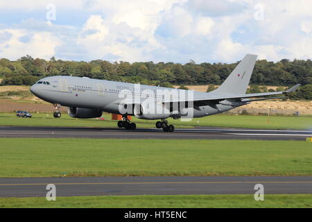 ZZ338, un Airbus Voyager KC.2 azionato dal Royal Air Force (RAF), a Prestwick International Airport in Ayrshire. Foto Stock