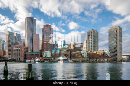 Porto di Boston e il quartiere finanziario - dello skyline di Boston, Massachusetts, STATI UNITI D'AMERICA Foto Stock