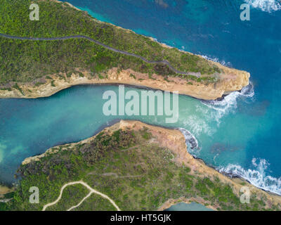 Loch Ard Gorge è un edificio storico situato in Victoria, Australia. Immagine aerea è stata presa la mattina presto. Foto Stock