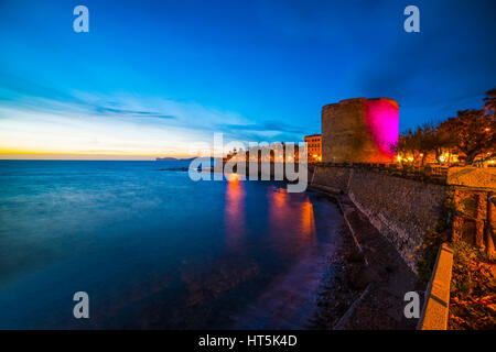 Colore rosa Aragones torre in Alghero Sardegna Foto Stock