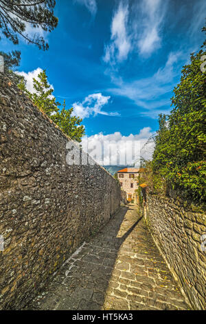 Backstreet stretta a Montecatini, Italia Foto Stock