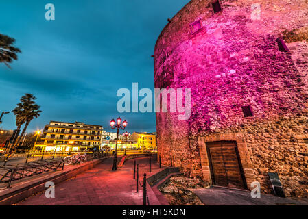 Colore rosa Aragones torre in Alghero Sardegna Foto Stock