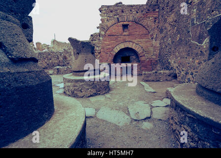 Antichi forni per il pane nella città di Pompei. Italia Foto Stock