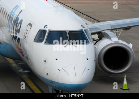 Flybe Embraer ERJ-195LR all'Aeroporto di Birmingham, UK G-FBEL) Foto Stock