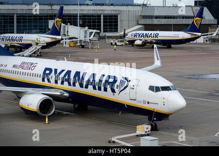 Aerei Ryanair all'Aeroporto di Birmingham, Regno Unito Foto Stock