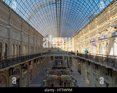 Mosca, Russia - 6 Febbraio 2017: stato Department Store (GUM), il più grande centro per lo shopping a Mosca sulla Piazza Rossa, 1893, punto di riferimento Foto Stock