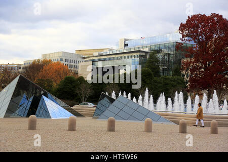 Le piramidi di vetro dell'Est costruzione della Galleria Nazionale di Arte progettato da I.M.Pei. Washington D.C, STATI UNITI D'AMERICA Foto Stock