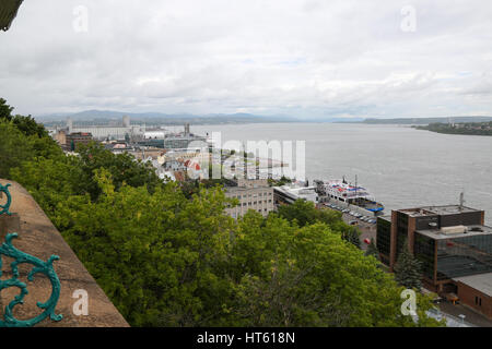 Fiume San Lorenzo visto dalla Promenade des Gouverneurs nella Vecchia Quebec City Foto Stock