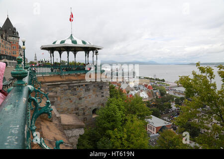 St Lawrence River visto dalla Promenade des Gouverneurs nella Vecchia Quebec City Foto Stock