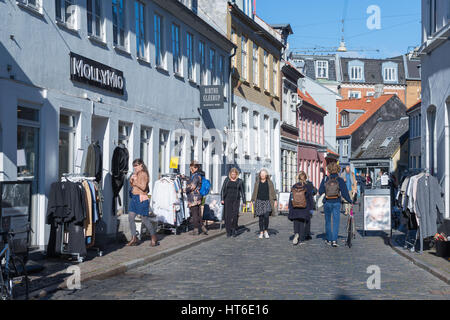 Shopping nel centro della città di Aarhus, Capitale Europea della Cultura nel 2017, Nord dello Jutland, Danimarca Foto Stock