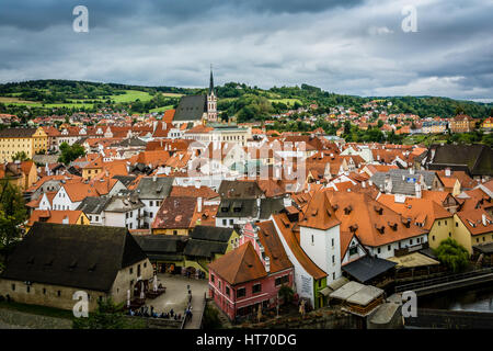 Il bellissimo panorama di Cesky Krumlov città nella regione della Boemia meridionale della Repubblica ceca. Foto Stock