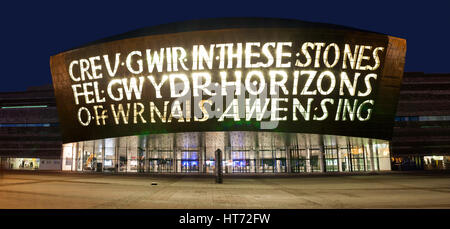 Vista esterna del Wales Millennium Centre di Cardiff Bay, Cardiff, Regno Unito Foto Stock