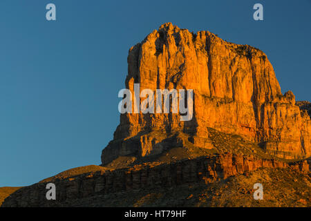 El Capitan (elev 8085 ft) all'alba, Guadalupe National Park, TX, Stati Uniti d'America Foto Stock