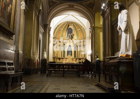 Buenos Aires Stato/Argentina 10/06/2014.Le persone che partecipano al Catholic mass. nella Cattedrale Metropolitana di San Martin, Buenos Aires, Argentina. Foto Stock