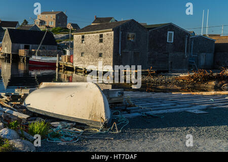 Barca fino su un foglietto a Peggy's Cove, Nova Scotia, Canada. Foto Stock