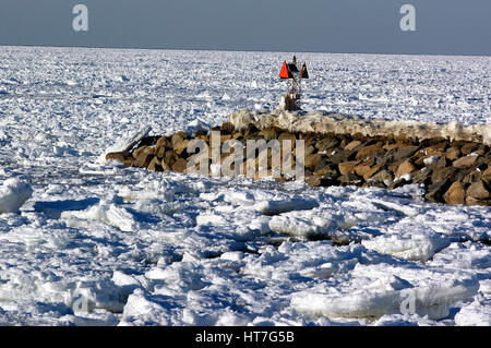 Un congelati Sesuit porto nella città di Dennis, Massachusetts il Cape Cod Foto Stock