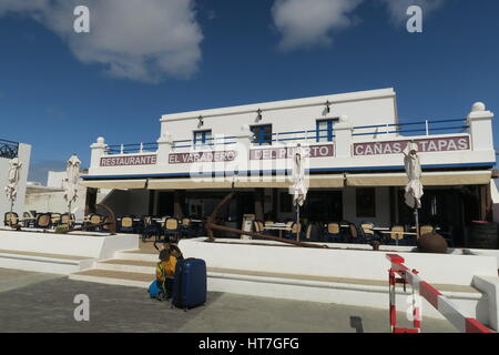 Portside bar su La Graciosa Foto Stock