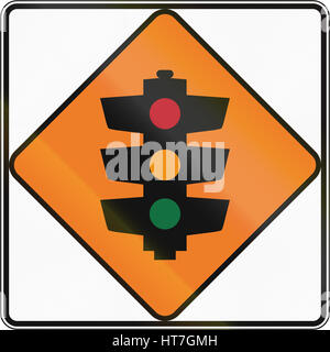 Nuova Zelanda cartello stradale - temporaneamente i segnali di traffico in avanti. Foto Stock