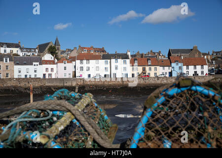 Reti di granchio sulla banchina in St Monans Scozia Scotland Foto Stock